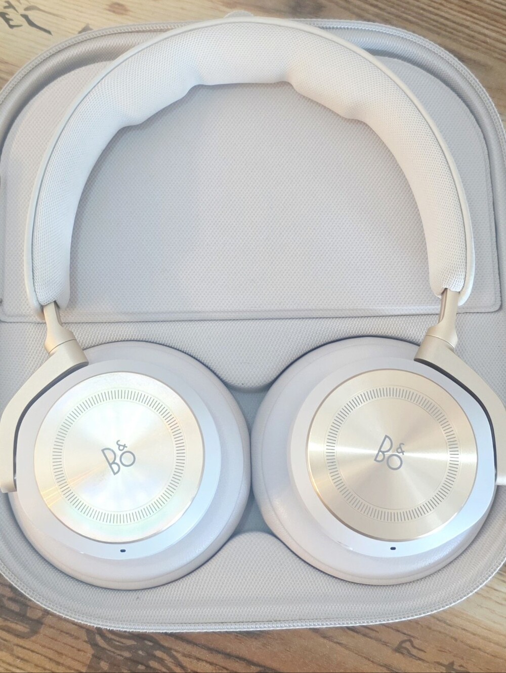 Bang & Olufsen Beoplay HX Wireless ANC Over-Ear Headphones Gold/Sand w/Case